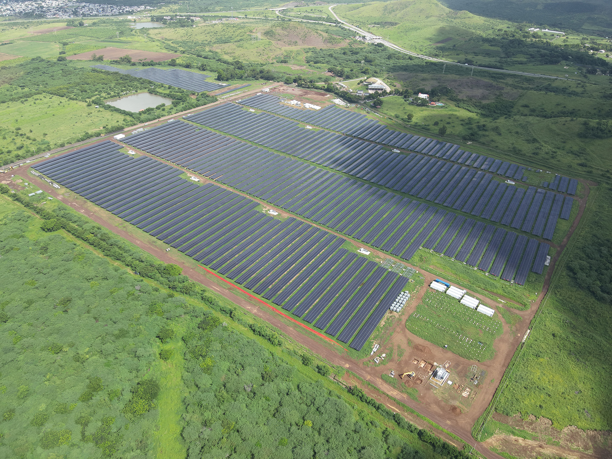 Inauguran en Salinas el proyecto de placas solares y bater as mas